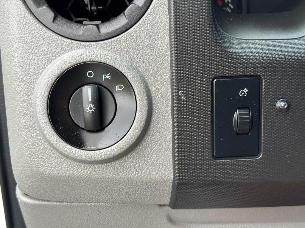 2018 Ford E-Series Cutaway Base