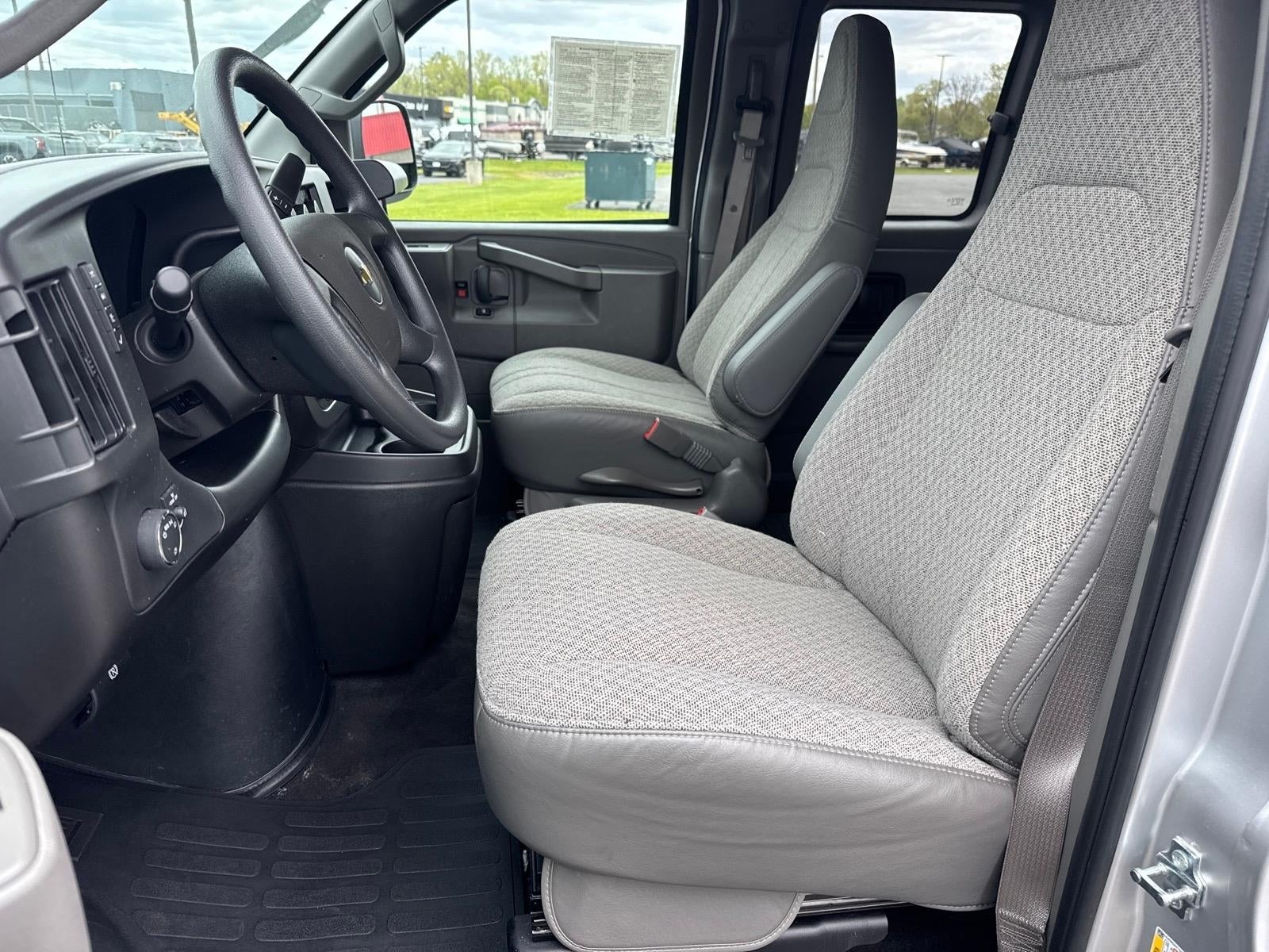 2025 Chevrolet Express Passenger 1LT