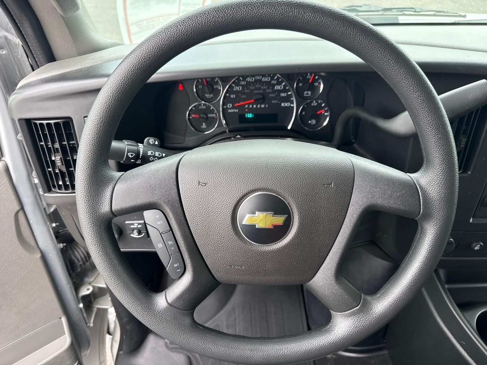 2025 Chevrolet Express Passenger 1LT