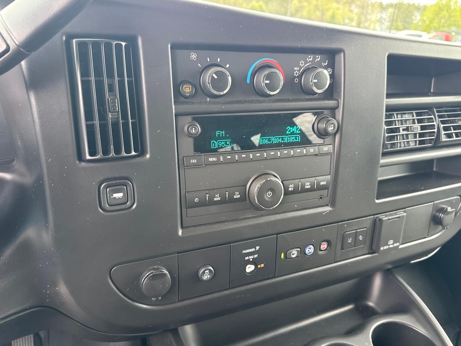 2025 Chevrolet Express Passenger 1LT