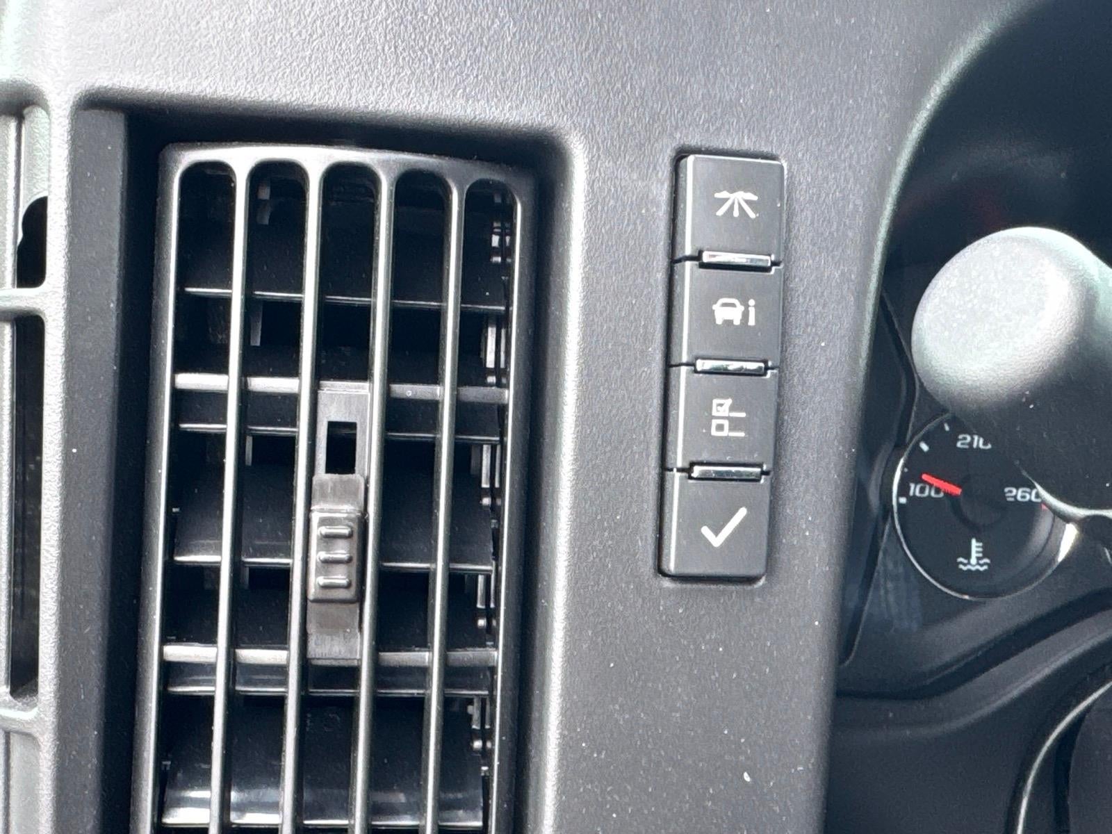 2025 Chevrolet Express Passenger 1LT