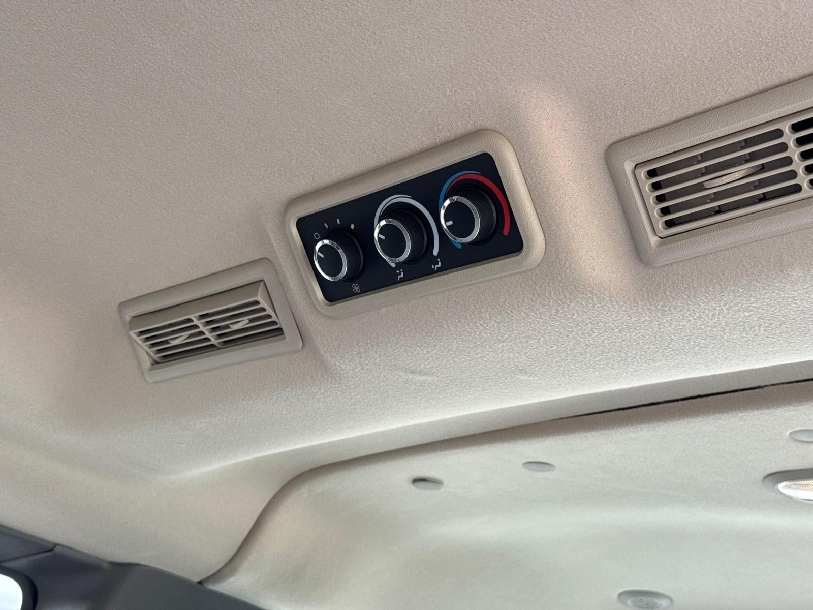 2025 Chevrolet Express Passenger 1LT