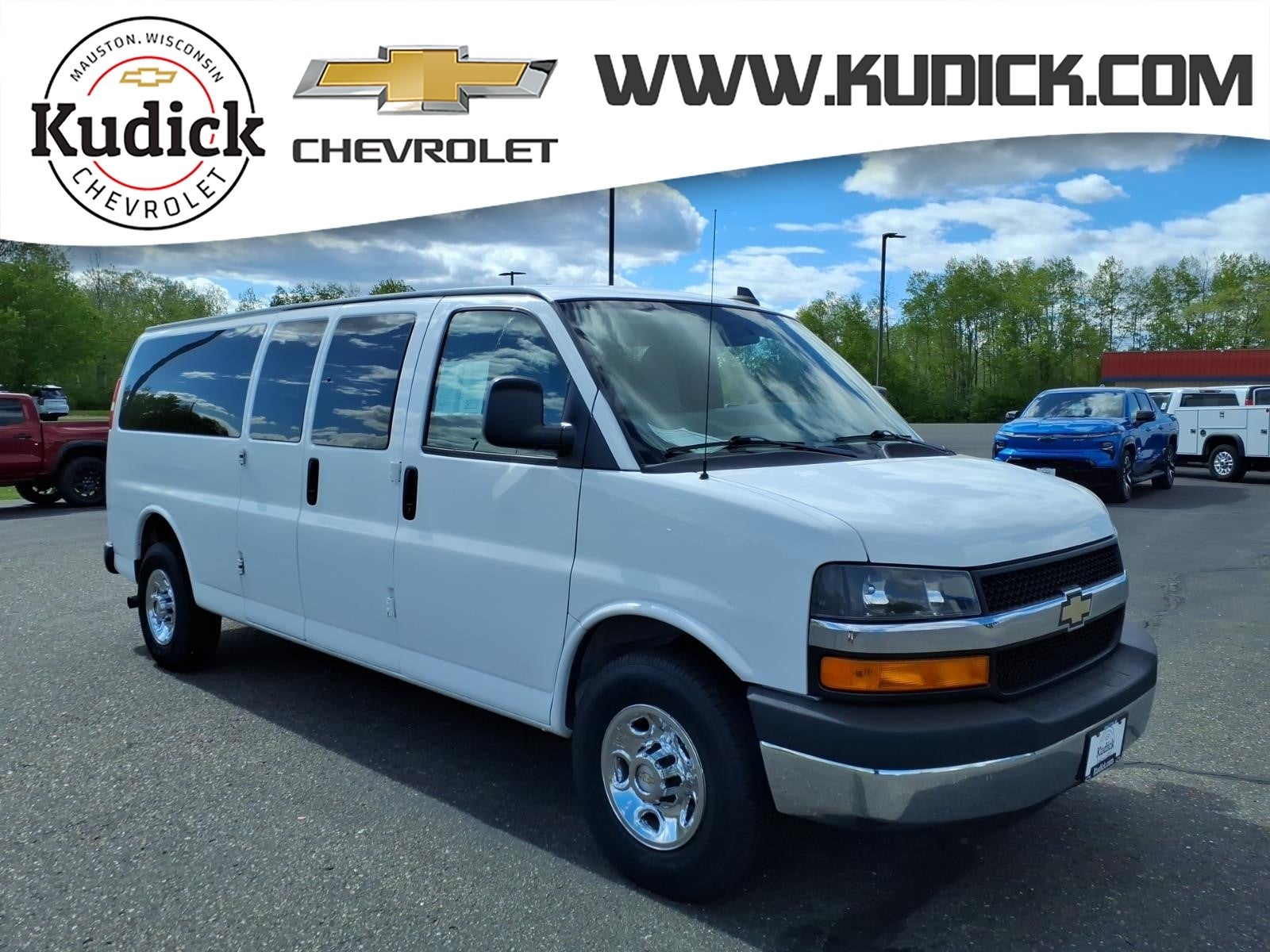 2016 Chevrolet Express 3500 LS Extended's photo
