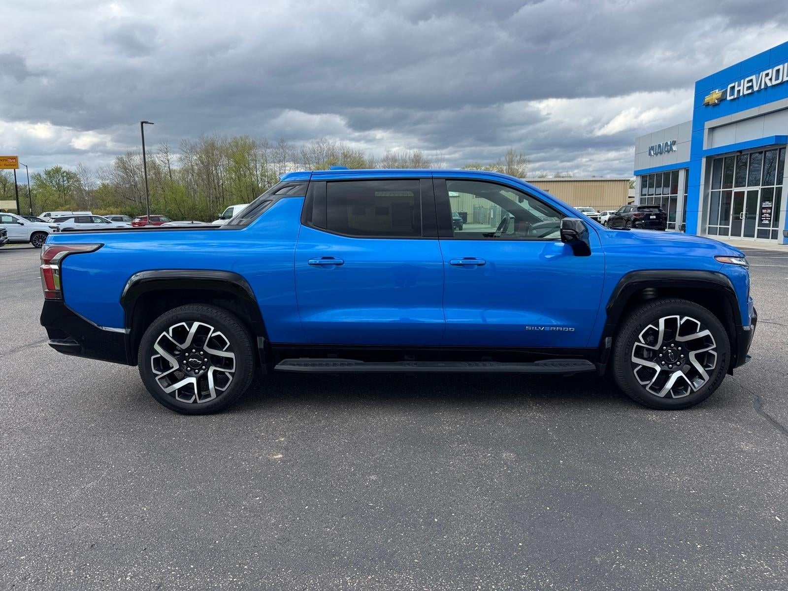 2025 Chevrolet Silverado EV RST - Max Range