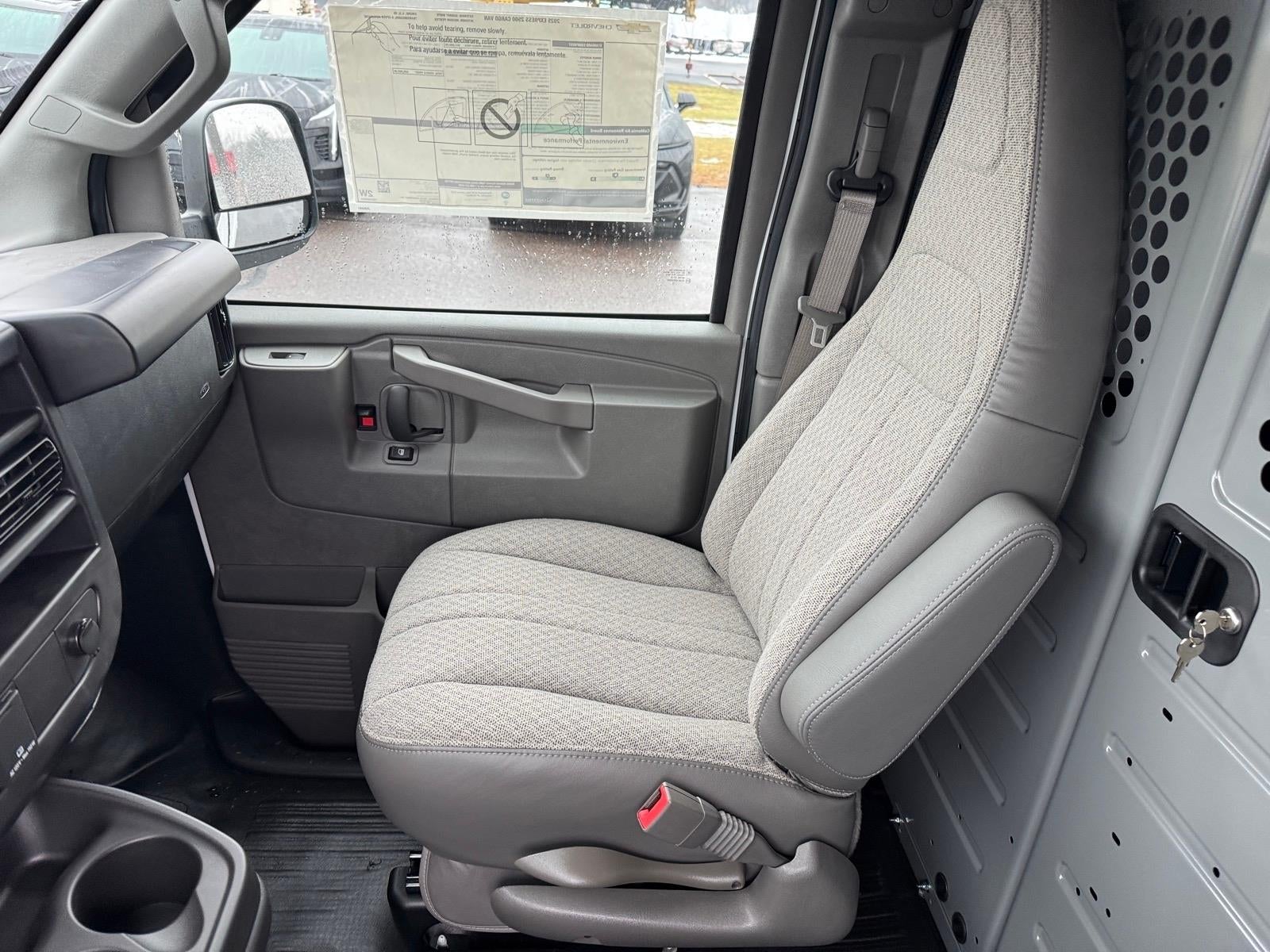 2025 Chevrolet Express Cargo 2500 WT