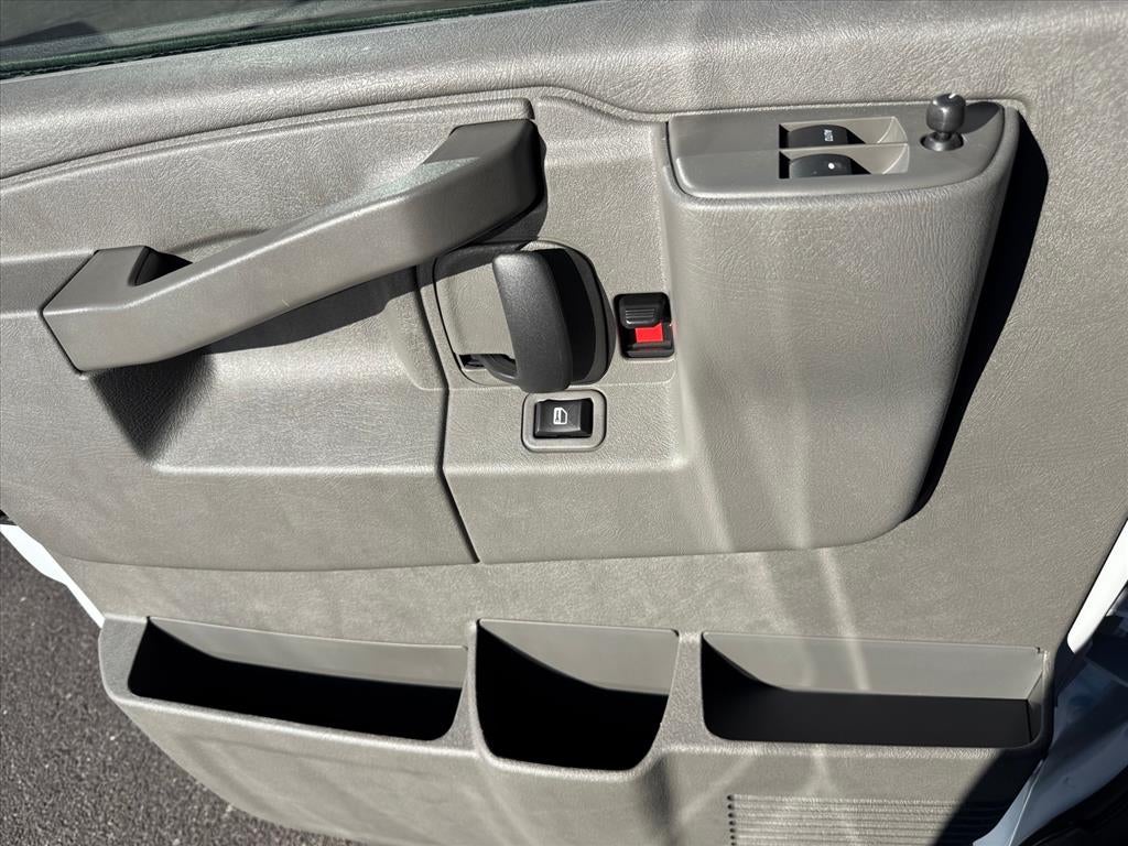 2025 Chevrolet Express Cargo 3500 WT