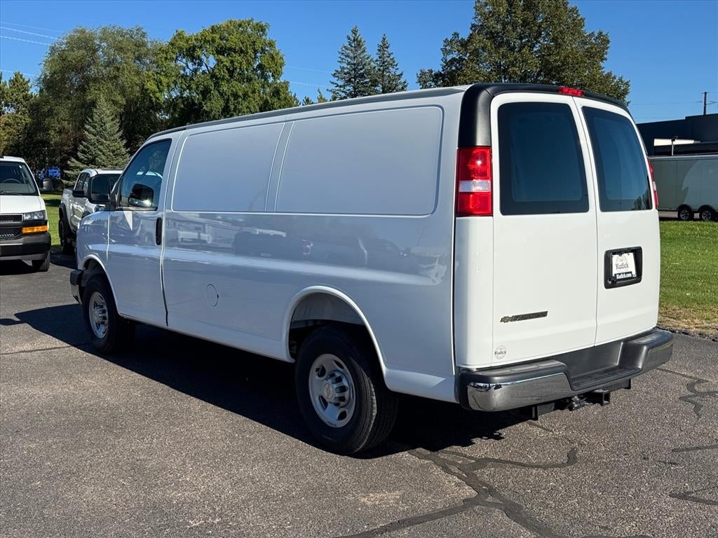 2025 Chevrolet Express Cargo 3500 WT