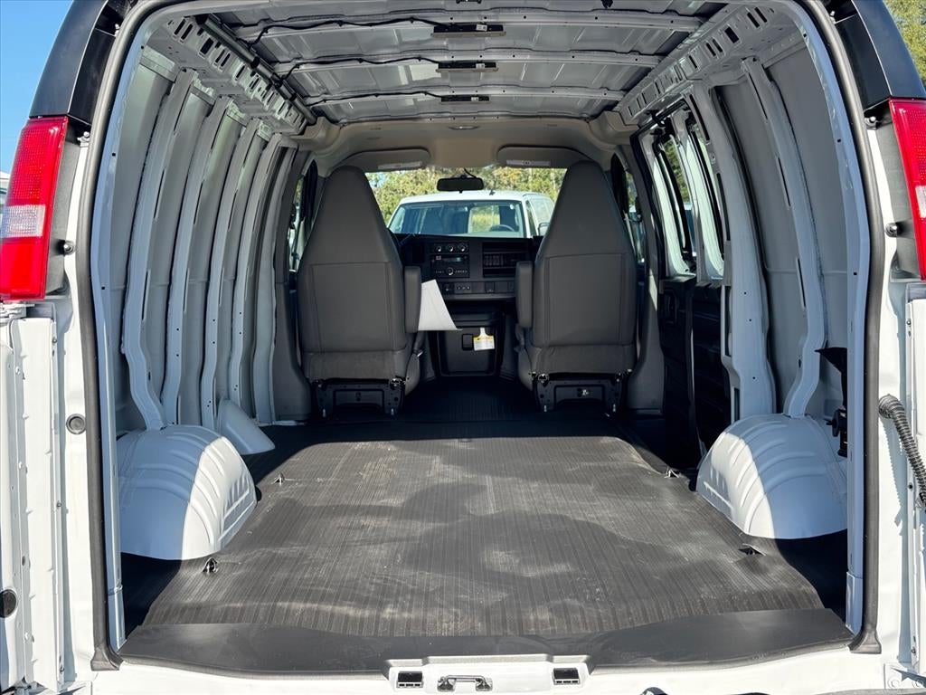 2025 Chevrolet Express Cargo 3500 WT
