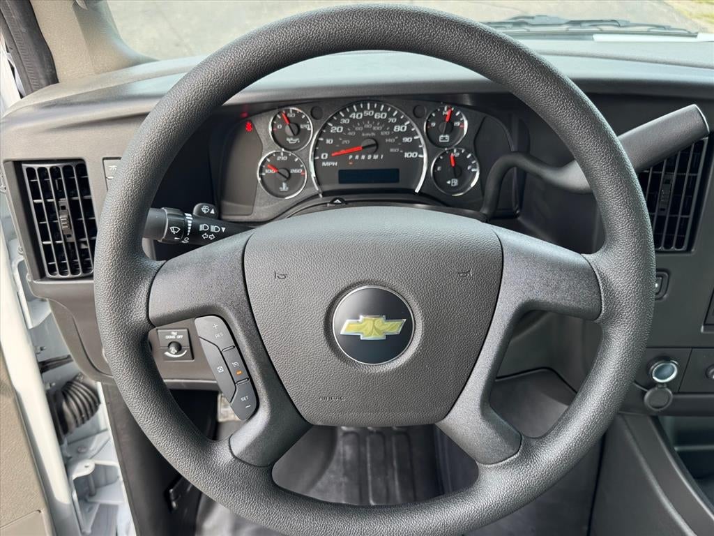 2025 Chevrolet Express Cargo 3500 WT