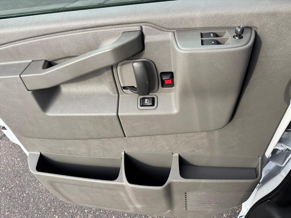 2025 Chevrolet Express Cargo 3500 WT