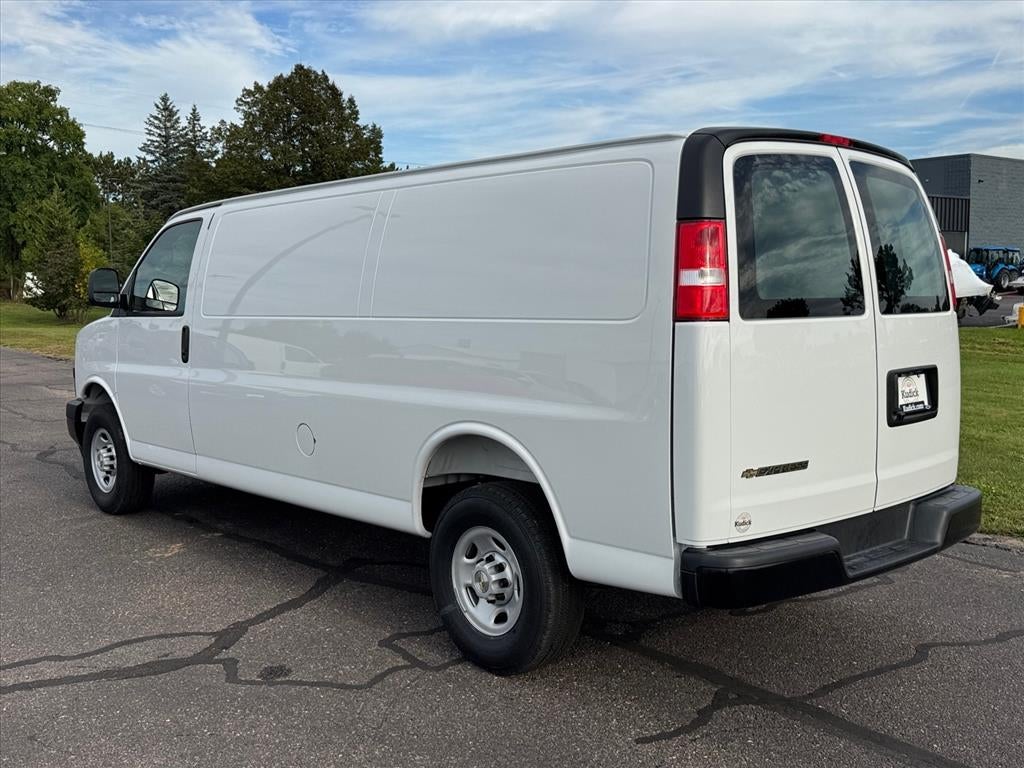 2025 Chevrolet Express Cargo 3500 WT
