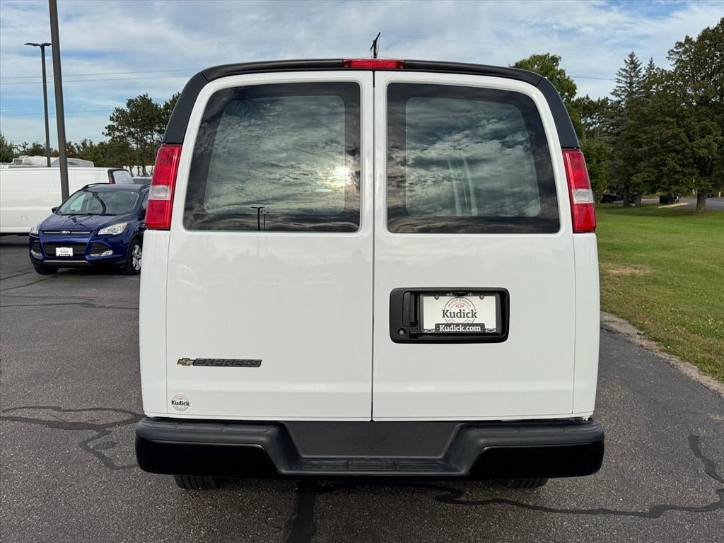 2025 Chevrolet Express Cargo 3500 WT