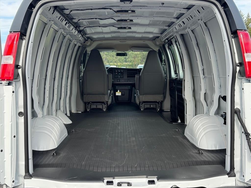 2025 Chevrolet Express Cargo 3500 WT