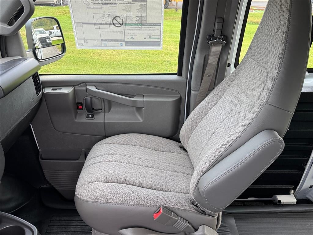 2025 Chevrolet Express Cargo 3500 WT