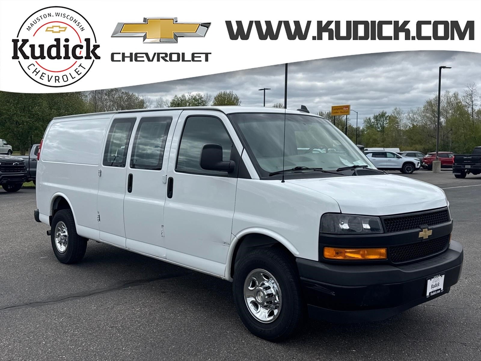 2022 Chevrolet Express 3500 Extended Work Van's photo