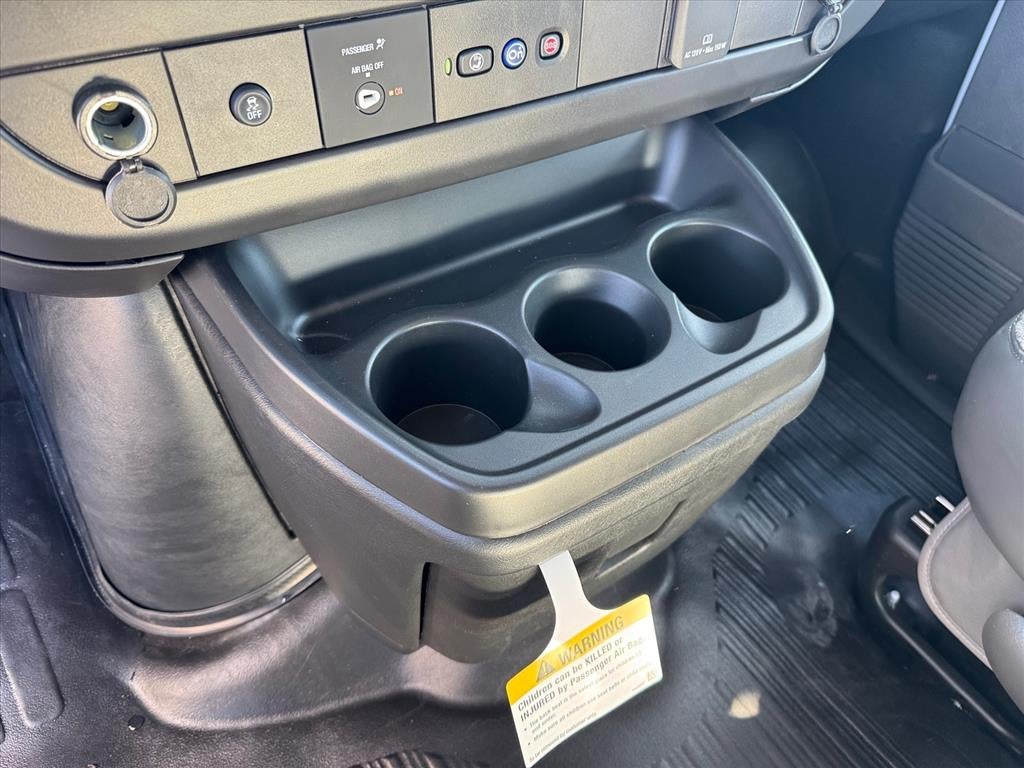 2025 Chevrolet Express Cargo 3500 WT
