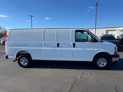 2025 Chevrolet Express Cargo 3500 WT