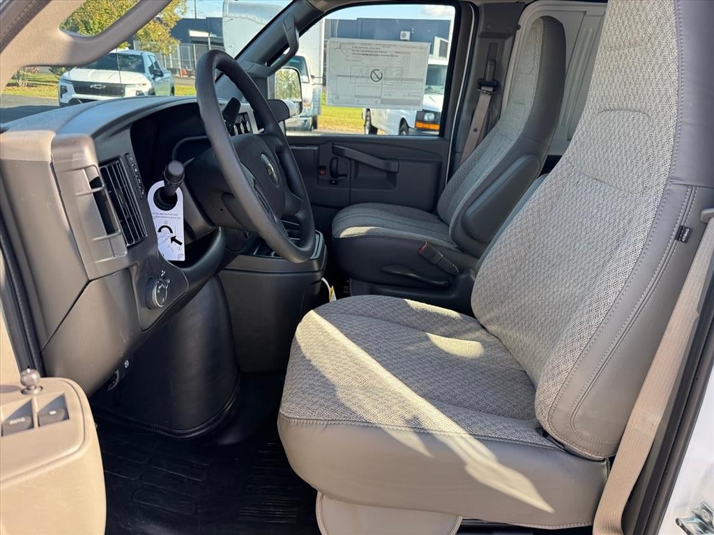 2025 Chevrolet Express Cargo 3500 WT