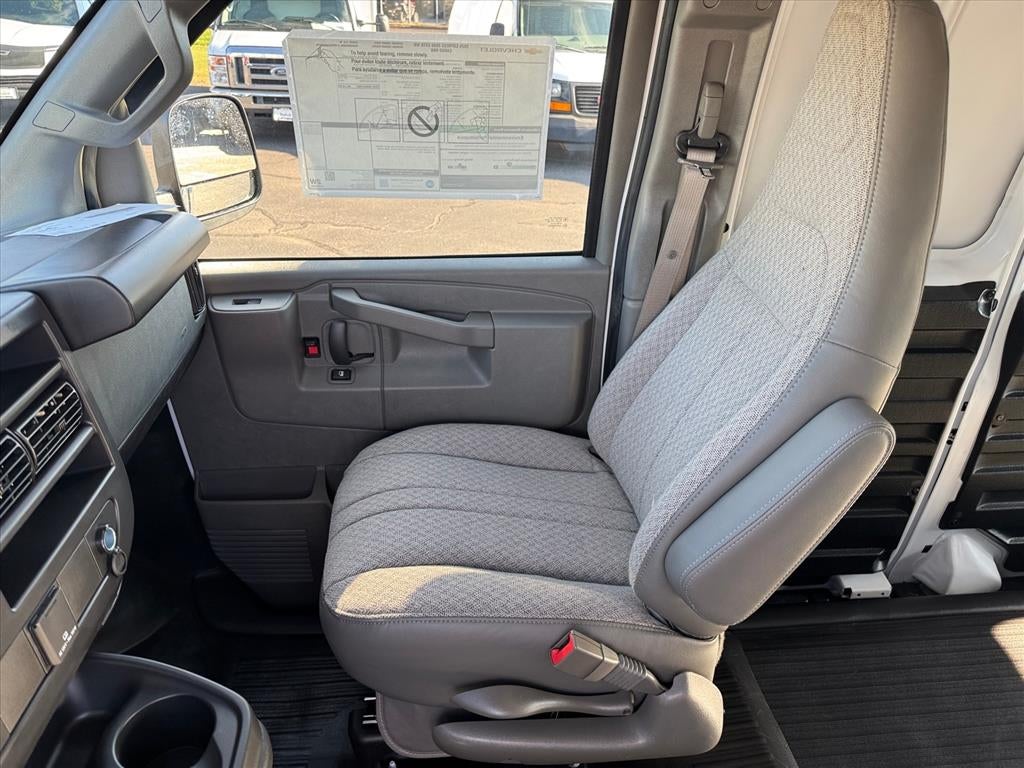 2025 Chevrolet Express Cargo 3500 WT