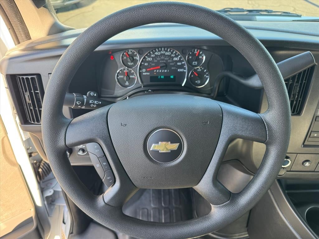 2025 Chevrolet Express Cargo 3500 WT
