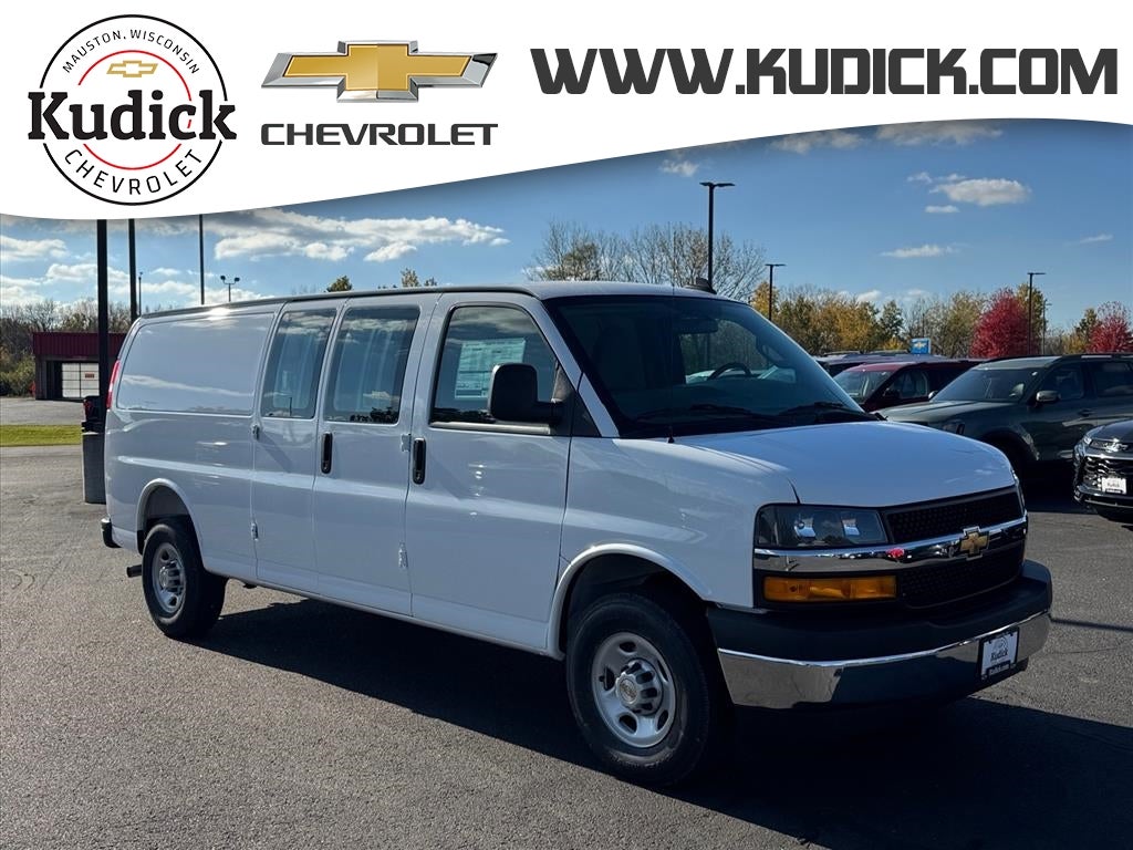2025 Chevrolet Express Cargo 3500 WT