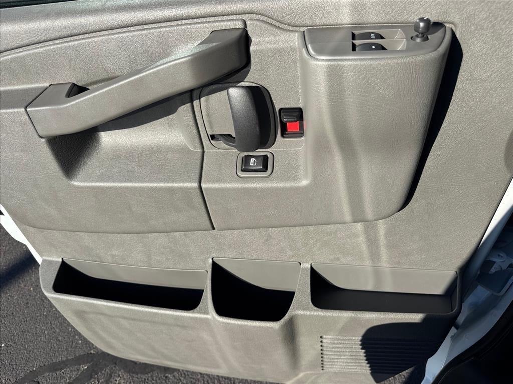 2025 Chevrolet Express Cargo 3500 WT