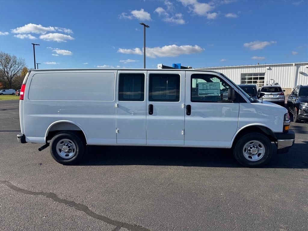 2025 Chevrolet Express Cargo 3500 WT