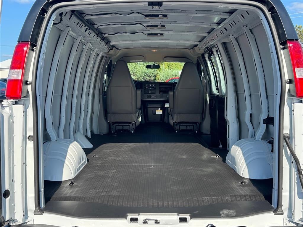 2025 Chevrolet Express Cargo 3500 WT