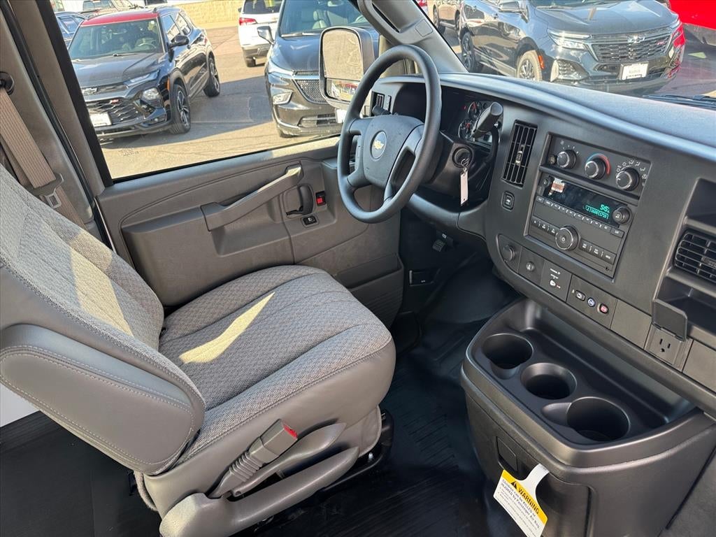2025 Chevrolet Express Cargo 3500 WT