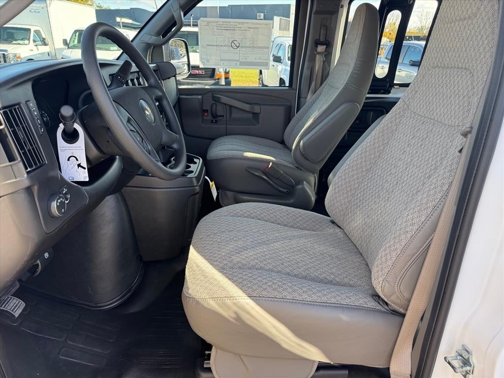 2025 Chevrolet Express Cargo 3500 WT