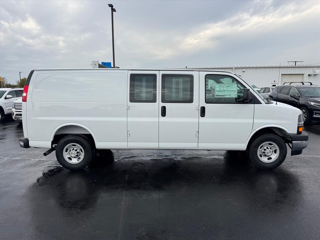 2025 Chevrolet Express Cargo 3500 WT