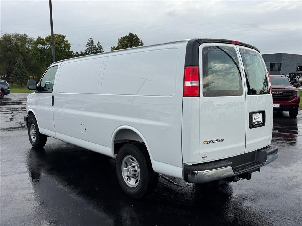 2025 Chevrolet Express Cargo 3500 WT
