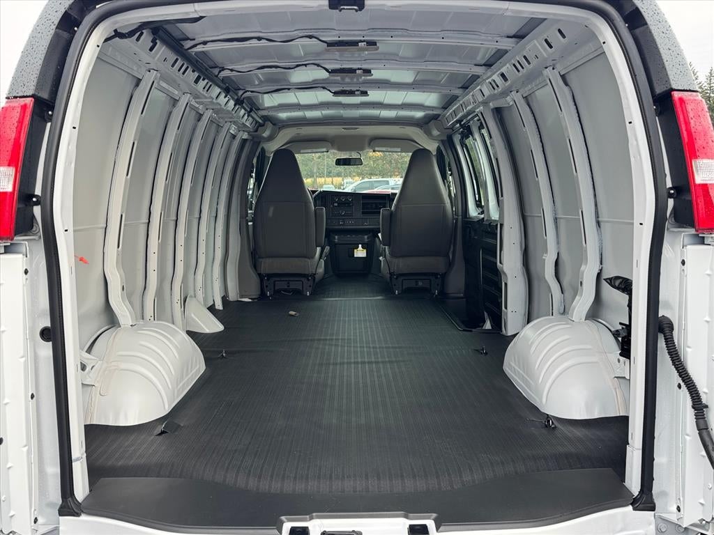 2025 Chevrolet Express Cargo 3500 WT