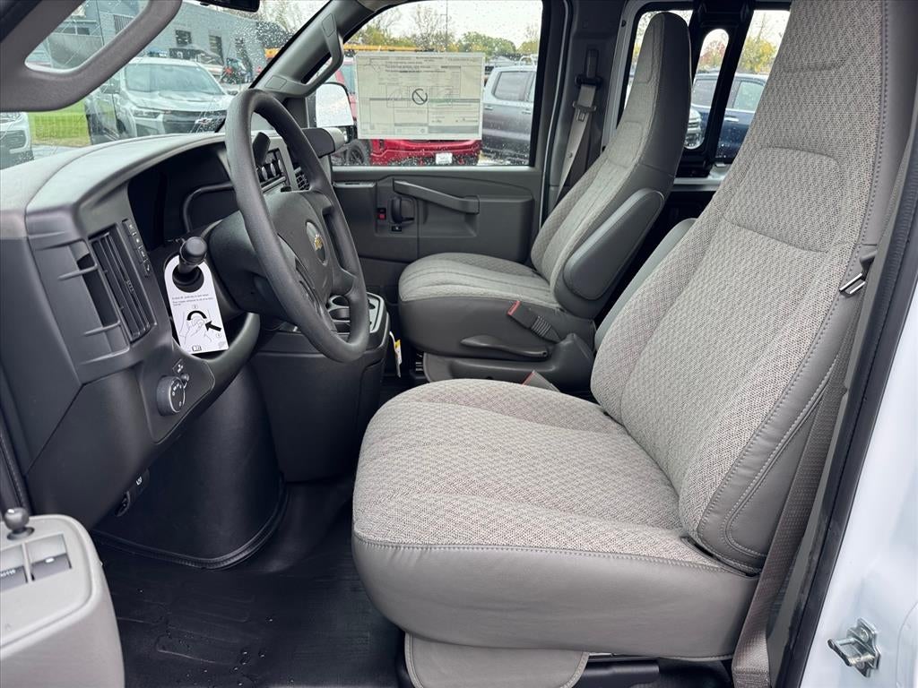 2025 Chevrolet Express Cargo 3500 WT