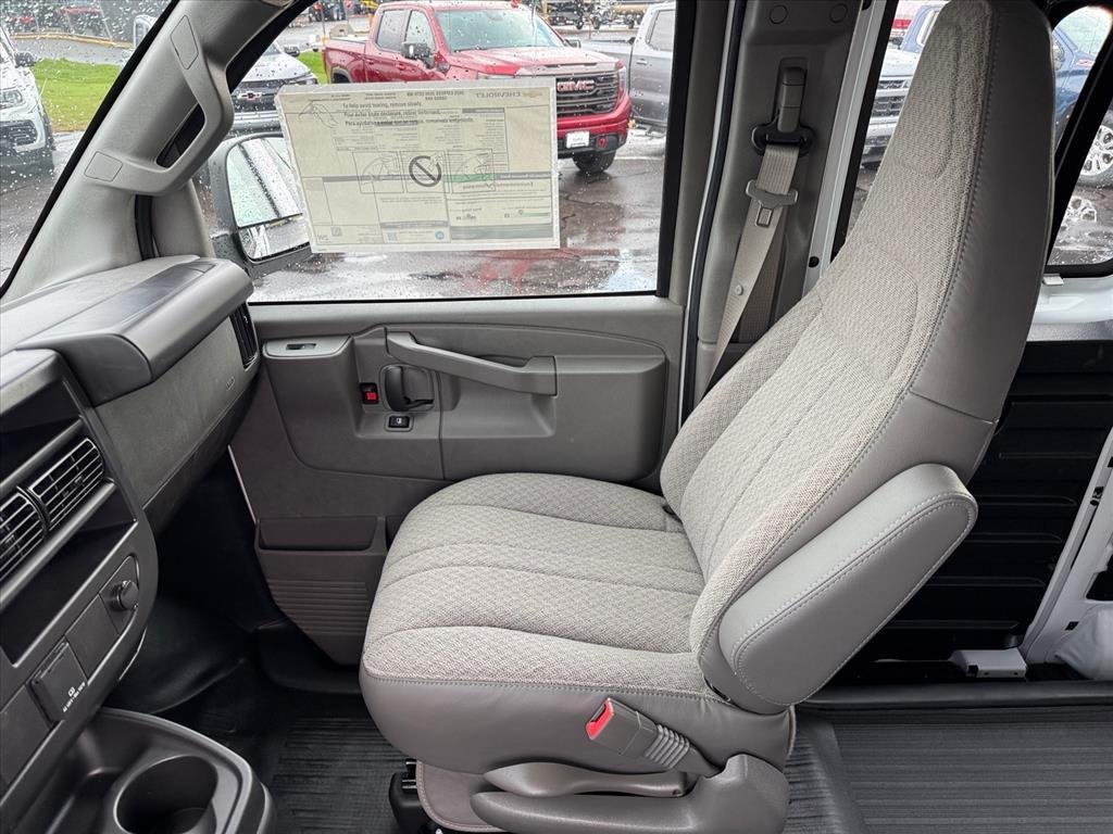 2025 Chevrolet Express Cargo 3500 WT