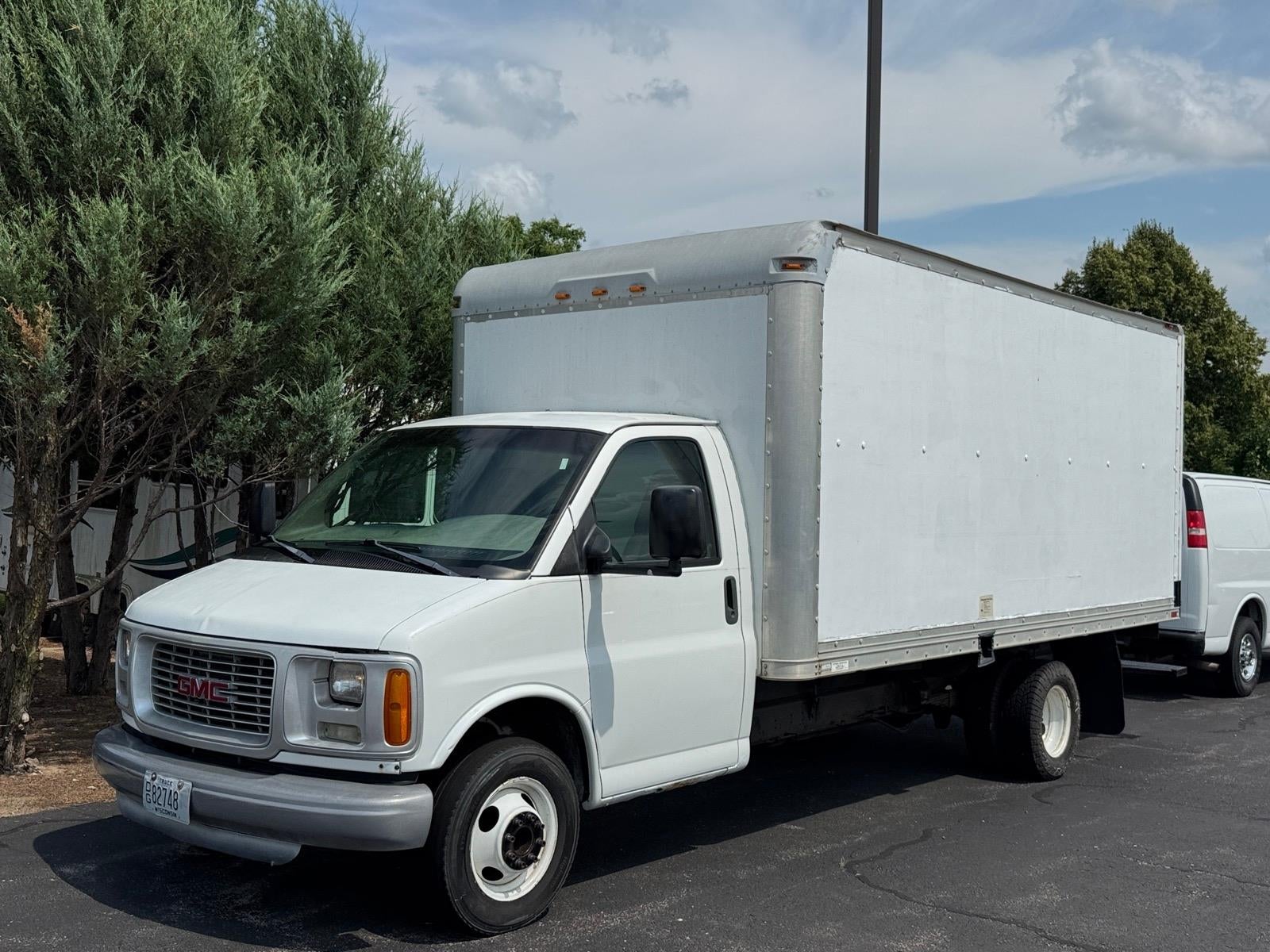 2001 GMC Savana Cutaway 3500 Base
