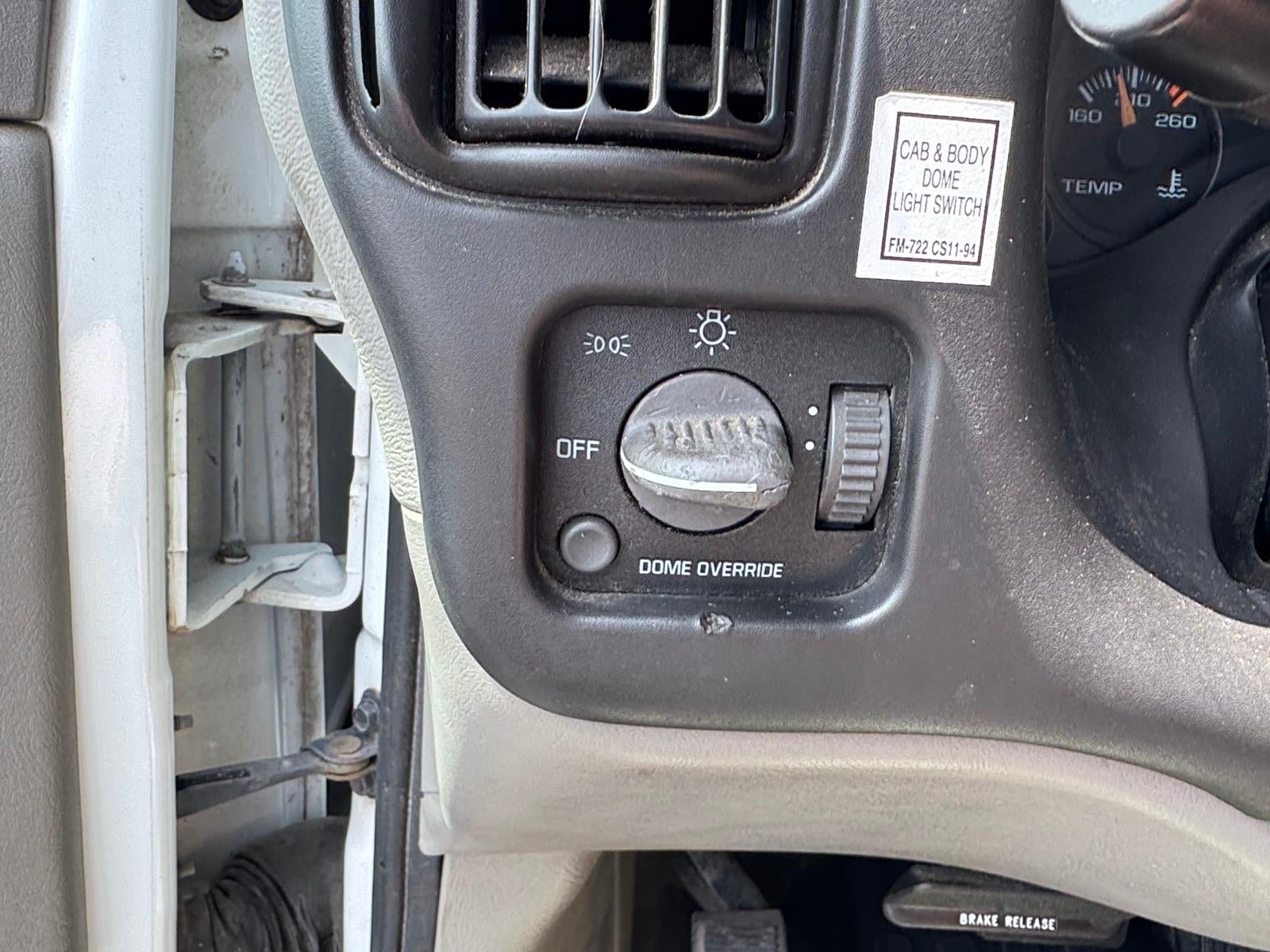 2001 GMC Savana Cutaway 3500 Base