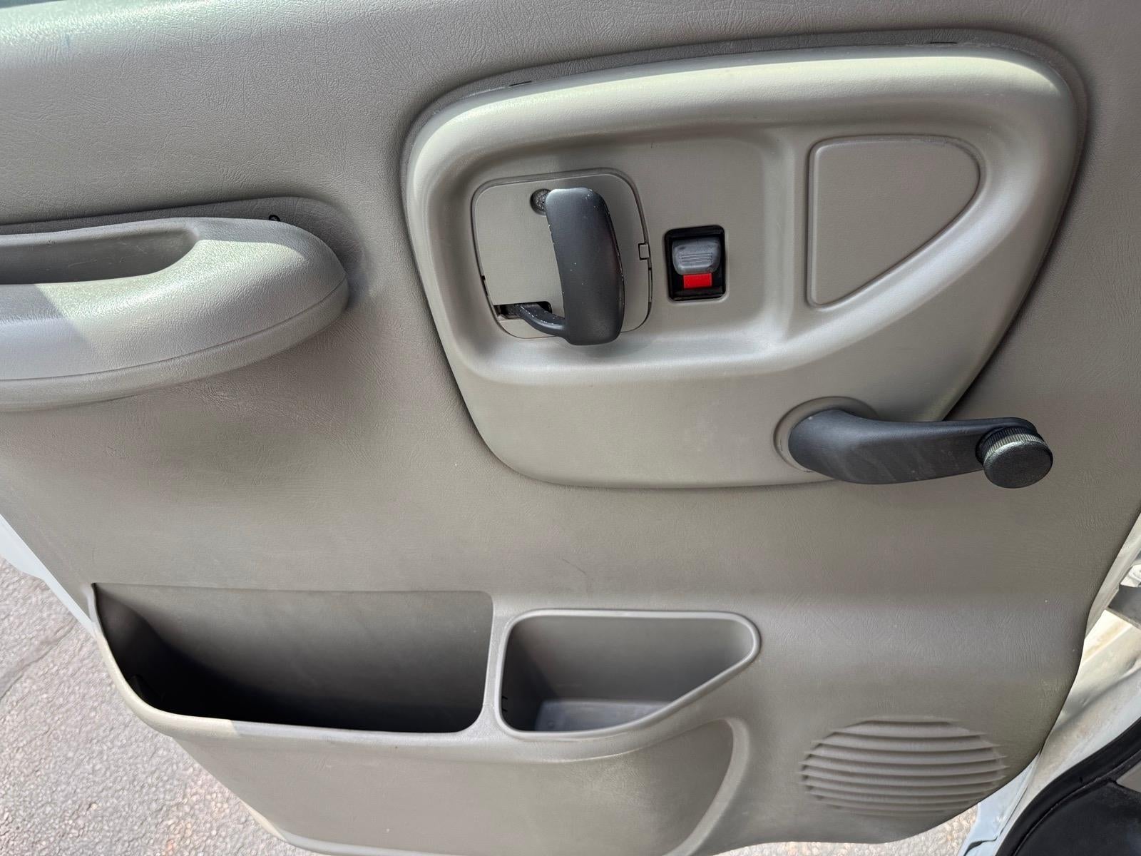 2001 GMC Savana Cutaway 3500 Base