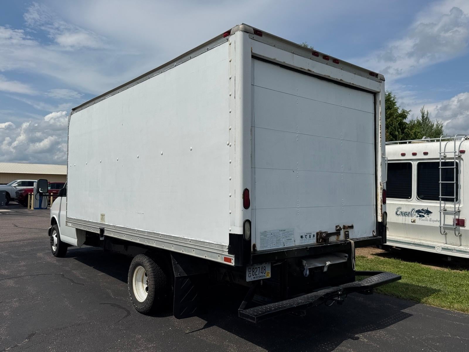 2001 GMC Savana Cutaway 3500 Base