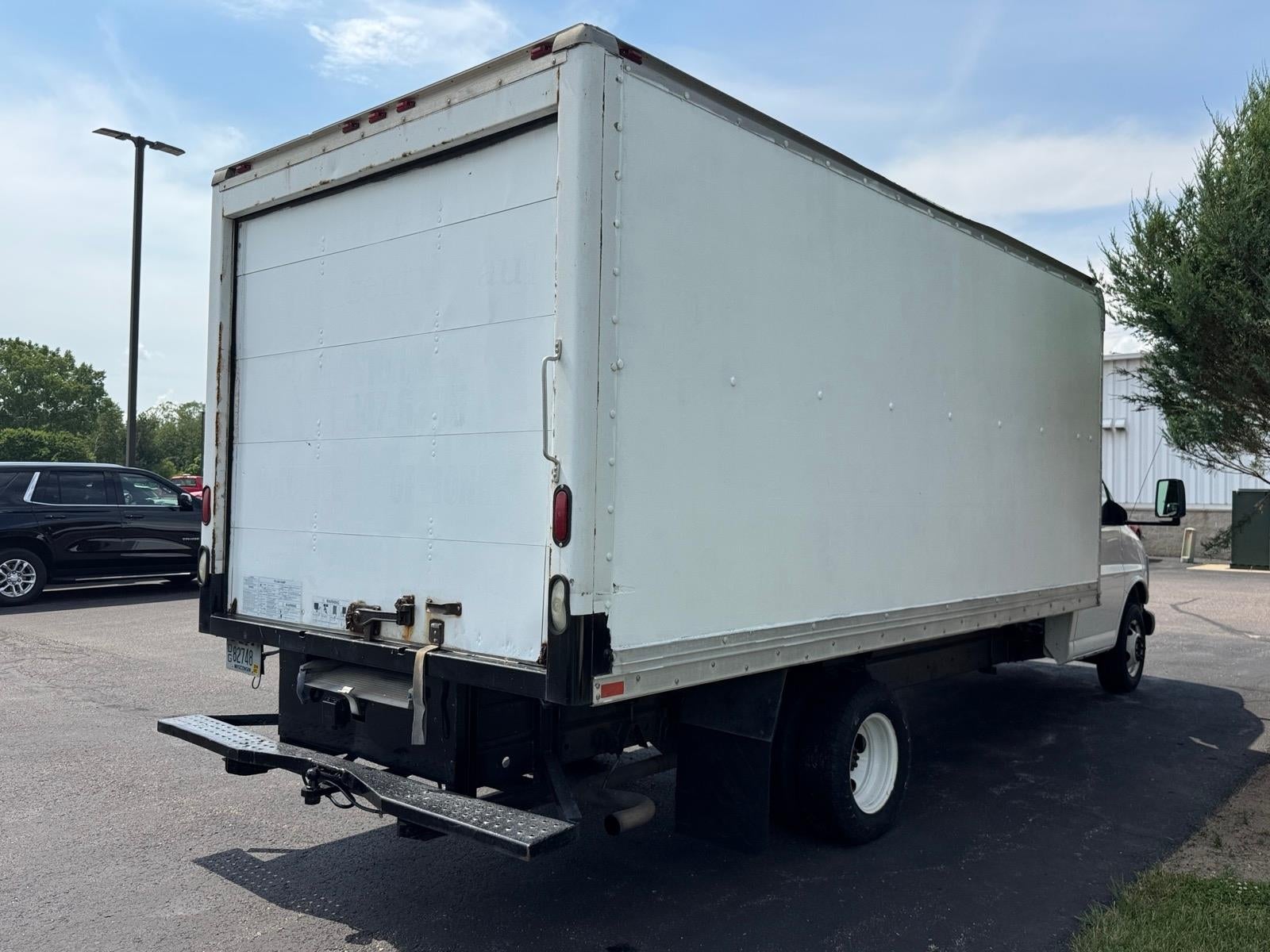 2001 GMC Savana Cutaway 3500 Base