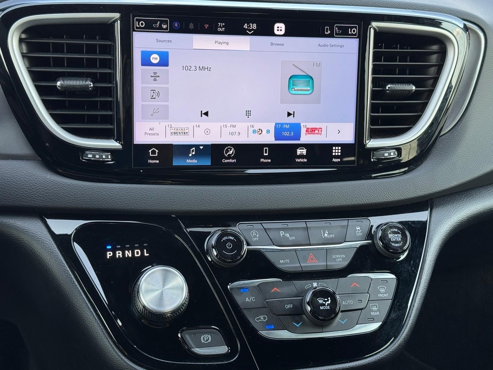 2026 Chrysler Pacifica Select