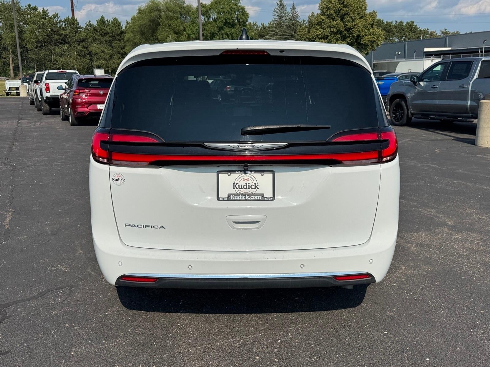 2026 Chrysler Pacifica Select