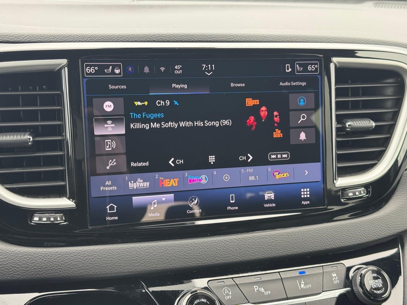 2025 Chrysler Pacifica Select