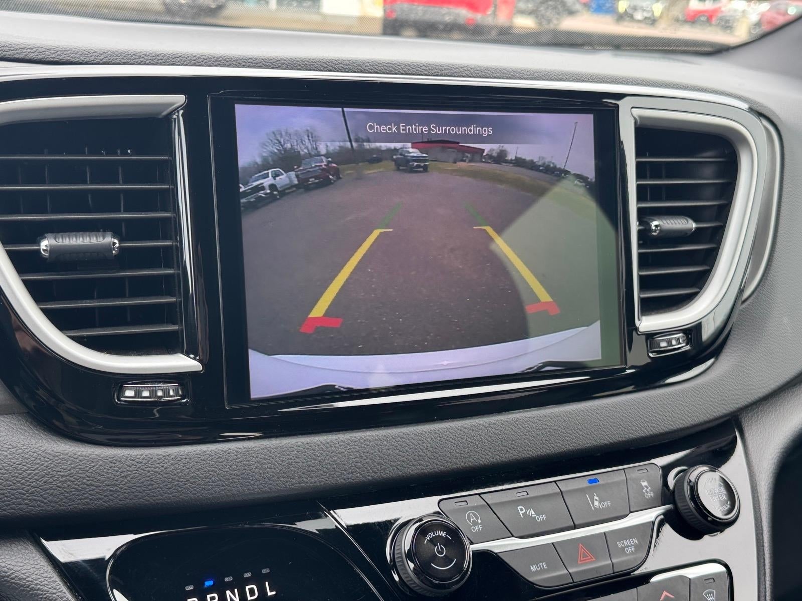 2025 Chrysler Pacifica Select