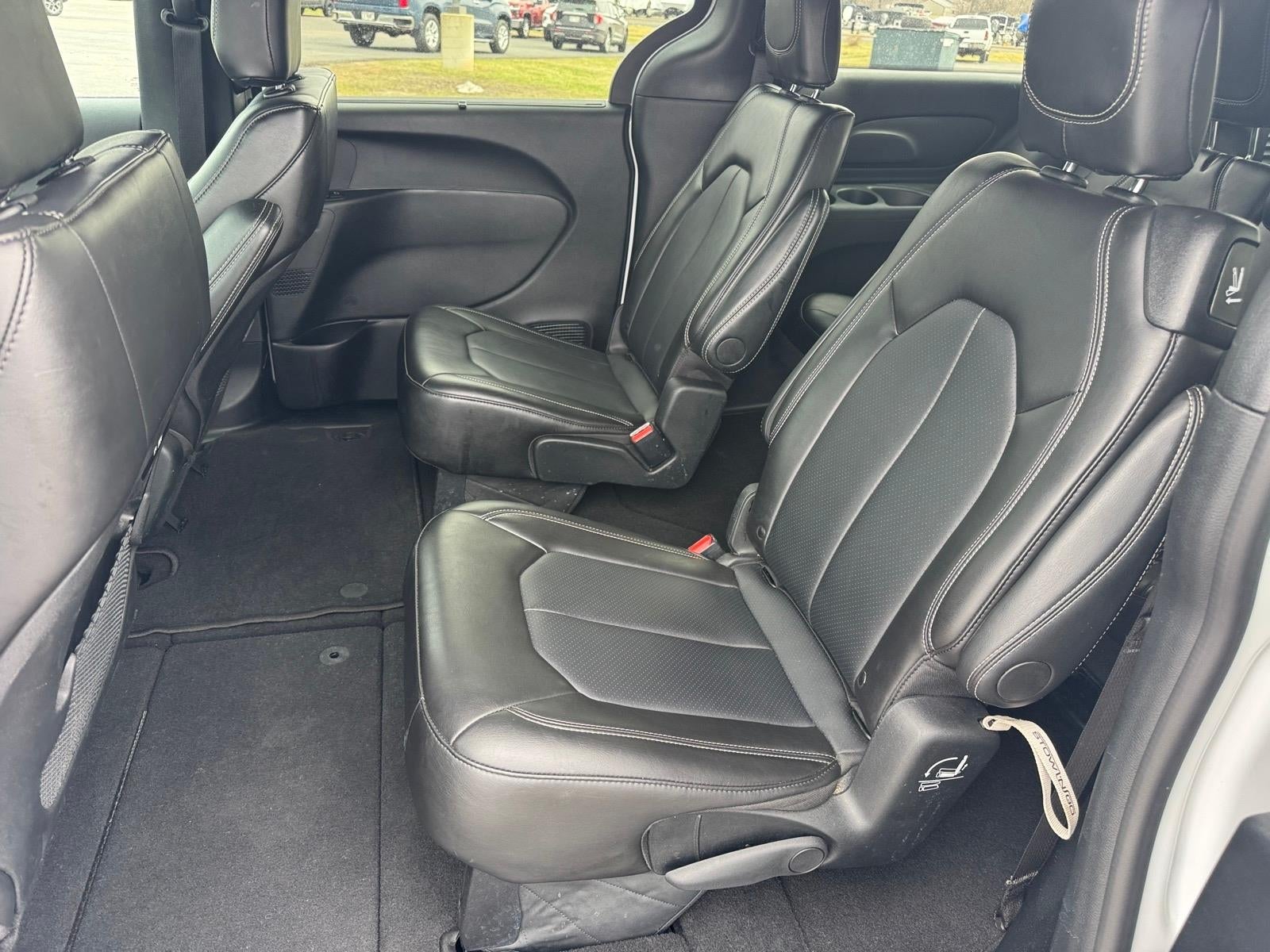 2025 Chrysler Pacifica Select