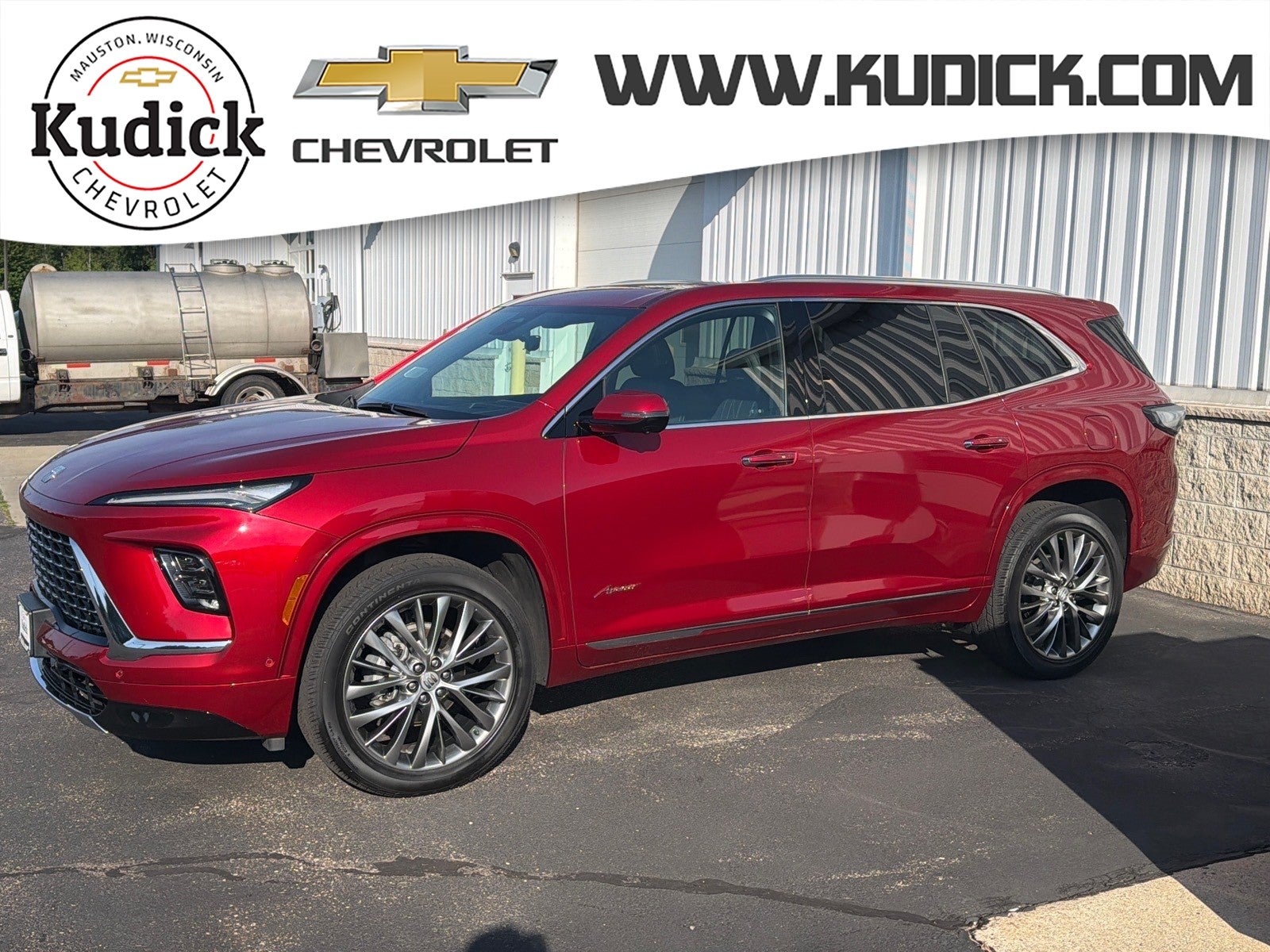 2025 Buick Enclave Avenir AWD's photo